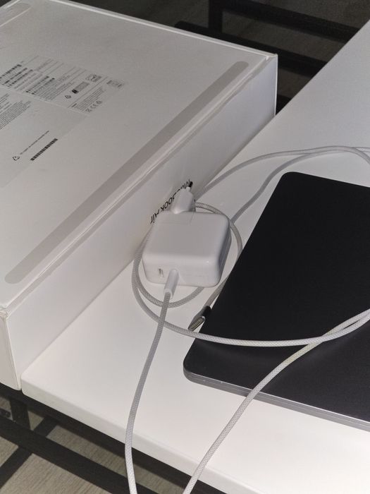 Macbook Air 15-inch, M3, 16GB RAM, Space Grey