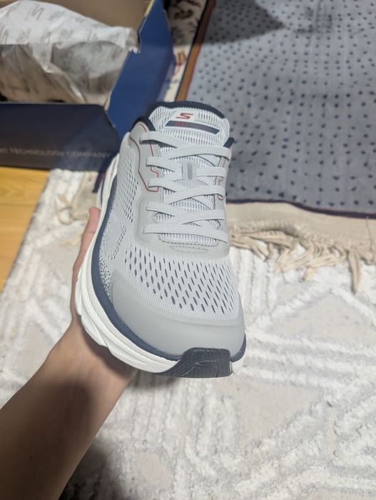 Продам кроссовки Skechers GoRun