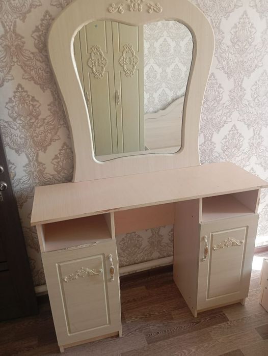 Б. у Продам  шифонер и тремо в хорошем состоянии