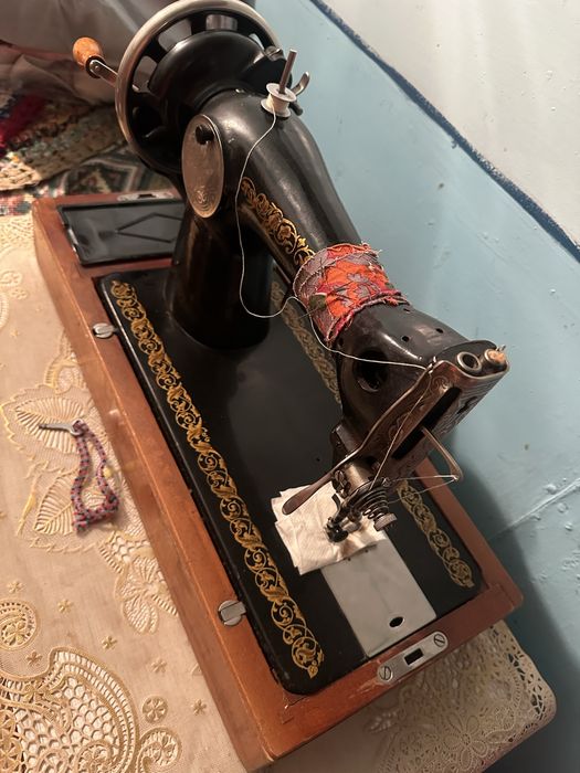 Продам швейную машинку