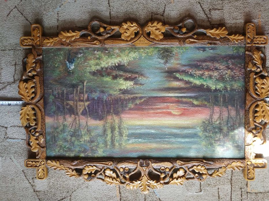 Tablou cu rama din lemn sculptat