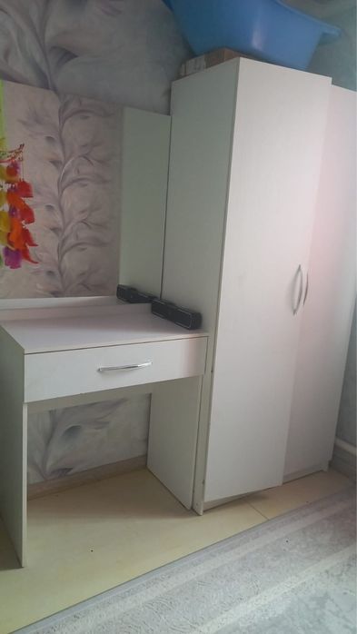 Шкаф с зеркалой