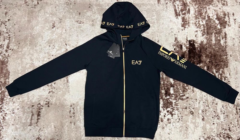 Vând compleu nou de bărbați Emporio Armani EA7
