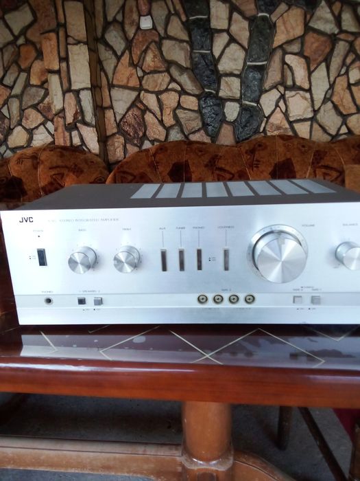 Аудио усилвател jvc