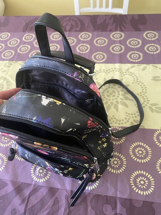 Дамски Чанти и Ранички