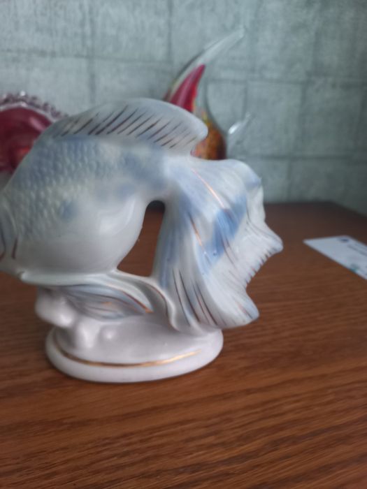 Продаётся фарфоровая  статуэтка советских времен.без сколов и трещин