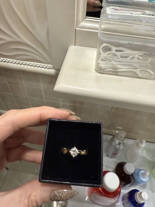 Кольцо с натуральным бриллиантом