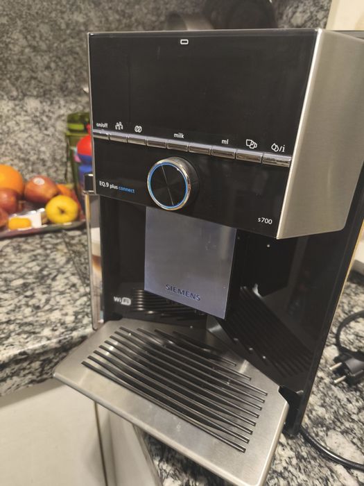 Продавам кафе робот Siemens EQ 9 s700
