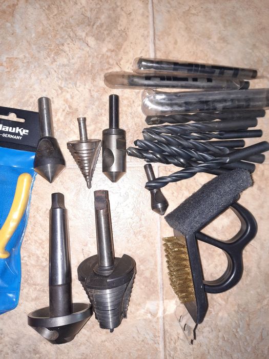 Burghie ,Cleste electrician.