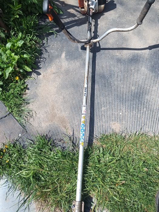 Vând cositoare Stihl fs 250