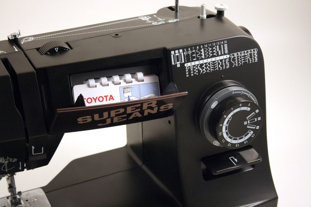 Швейная машина TOYOTA Super Jeans 34