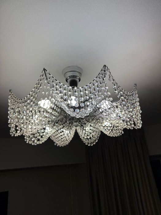 Продам хрустальную люстру