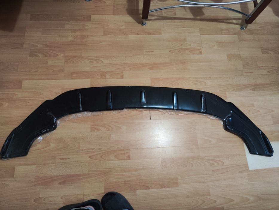 Spoiler fusta  Lip bara fata VW Golf 7.5    negru lucios  bara R line