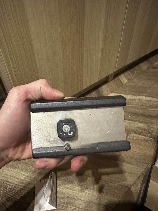 Замок врезной дверной барьер