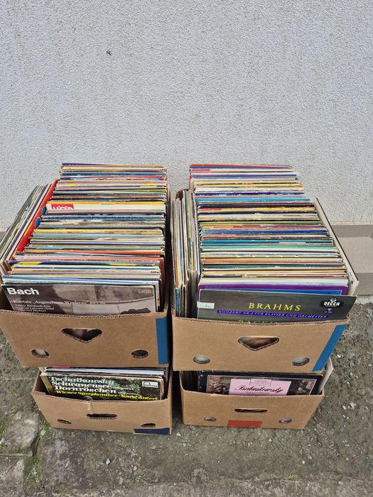 Vând lot  150 de discuri vinil cu muzică clasică mixtă pentru  pick-up