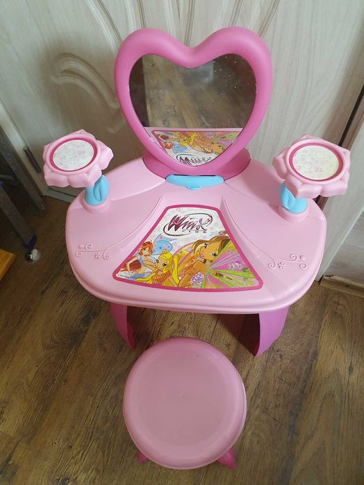 Говореща книжка и подаръци/// Тоалетка със столче и количка за кукли