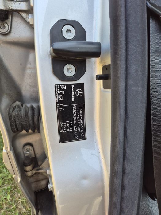 Vând Mercedes C-Class W203