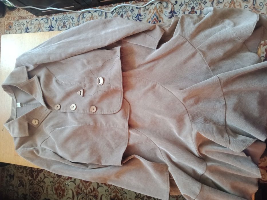 Продаю платья и костюм