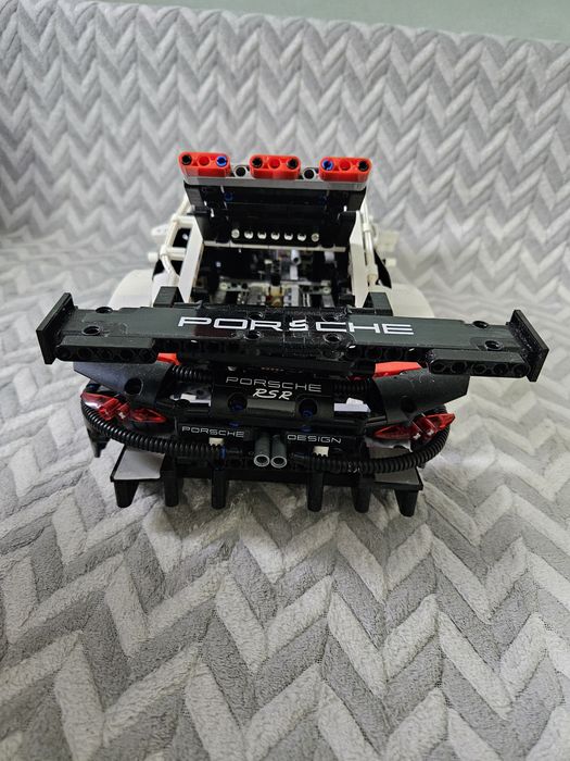 Конструктор Technic Porsche 911 RSR, деталей 1631 шт