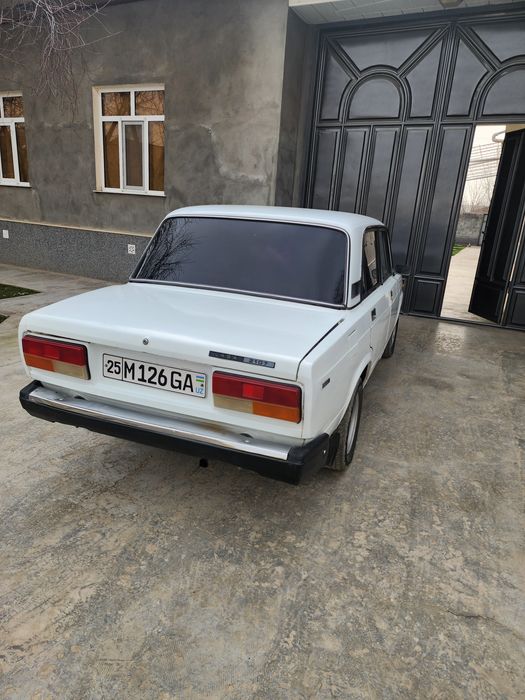 Lada 2107 sotiladi