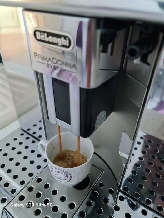 Кафемашина Delonghi PrimaDonna avant ESAM 6700