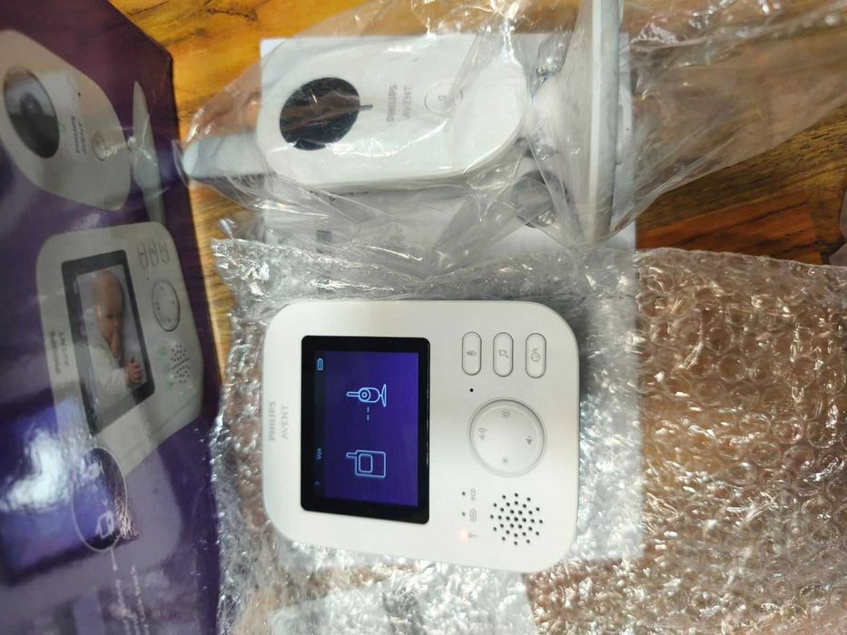 Чисто нов бебешки компютър с камера и видео