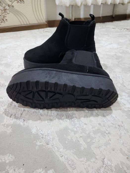 Продам зимние угги