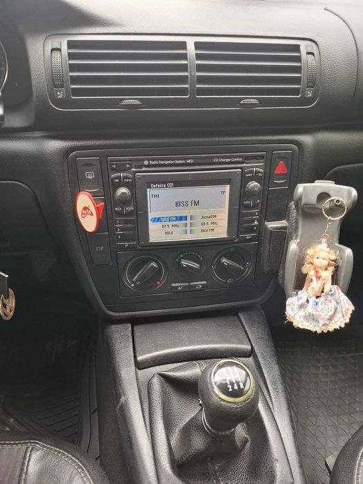 Vând Volkswagen Passat B5