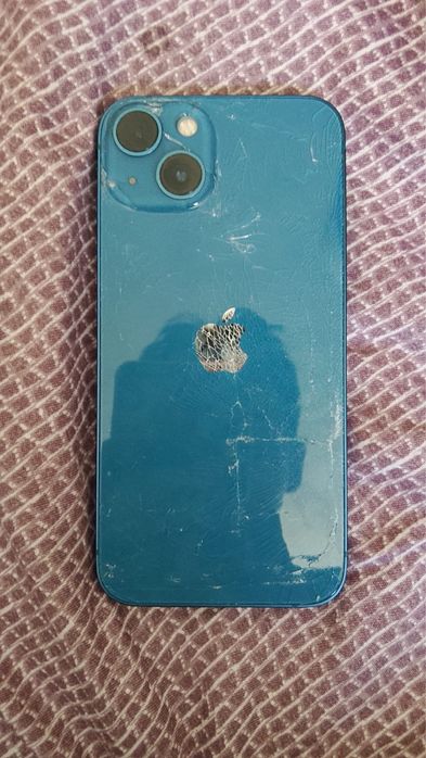 Продам Iphone 13