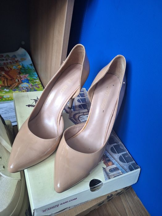 Продам женский туфли