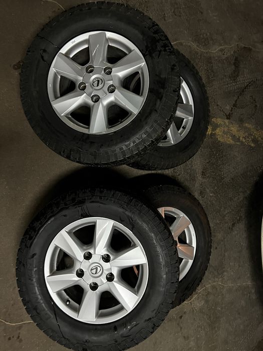 Комплект резины с дисками. 285/60/18