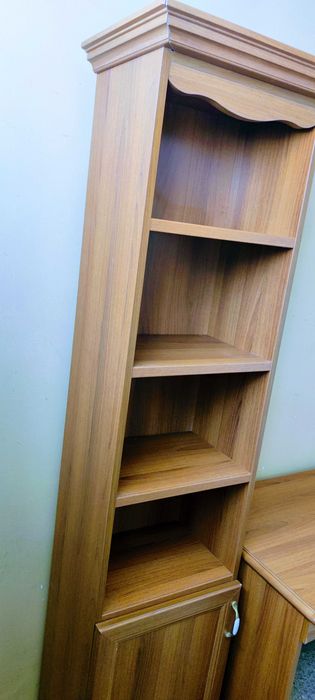 Продавам шкаф тип колона