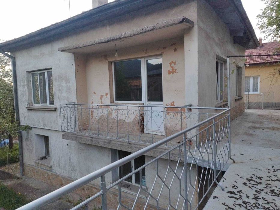 Къща в Перник кв. Ралица
