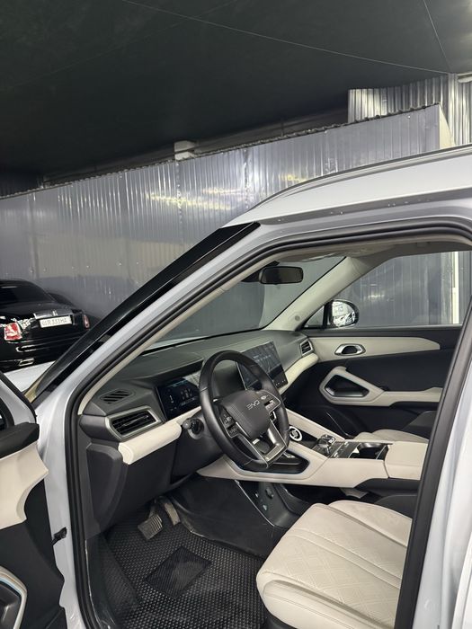 Byd yuan up afitsalniy full