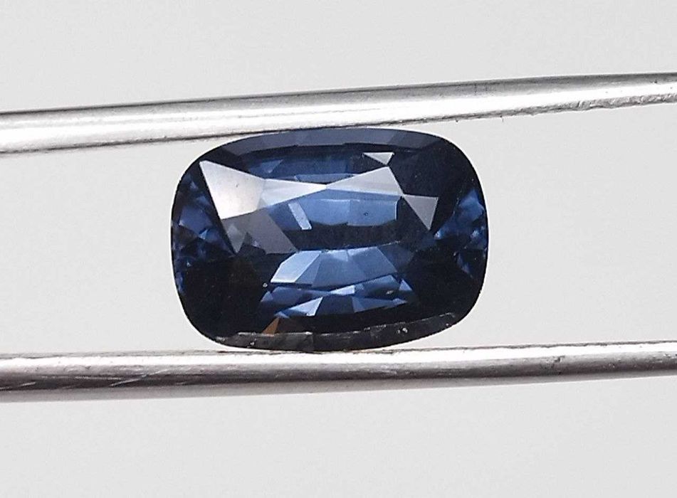 Рядък цвят шпинел 2.20кт! GIA сертификат! НОВ!