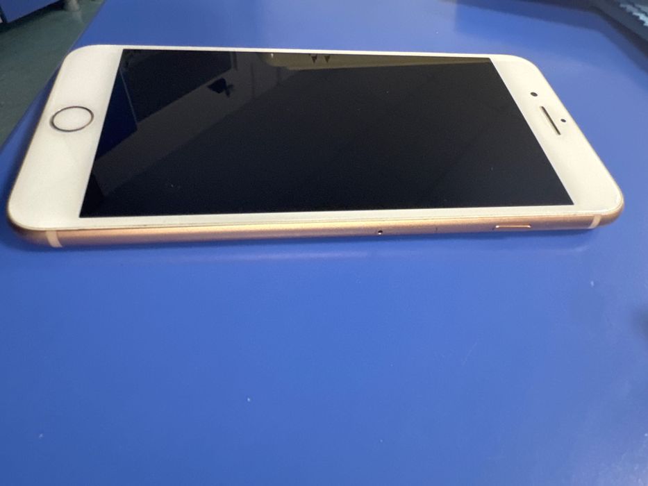 Vând telefon IPhone 8 Plus 64GB