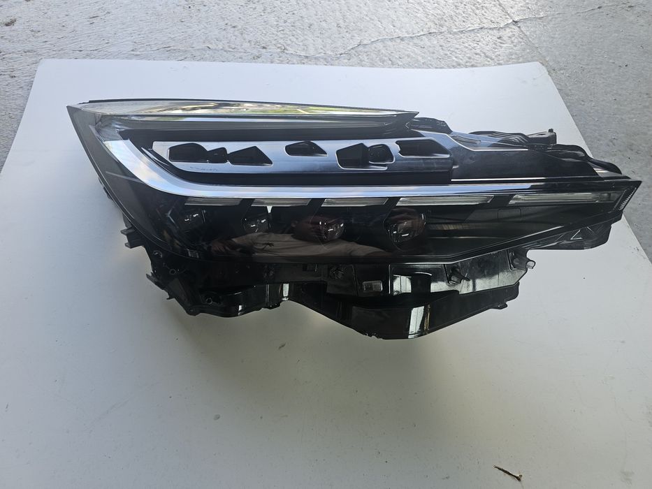 Far dreapta Toyota C-HR CHR 81110-F4240-00