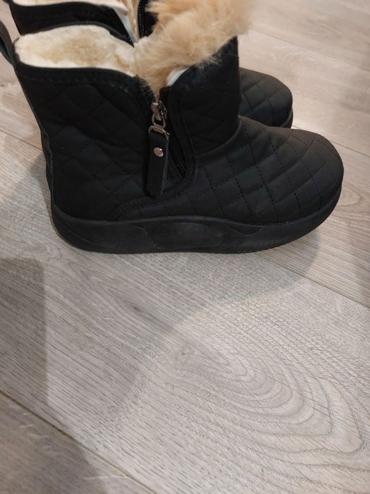 Cizmulite impermeabile, noi, marimea 36