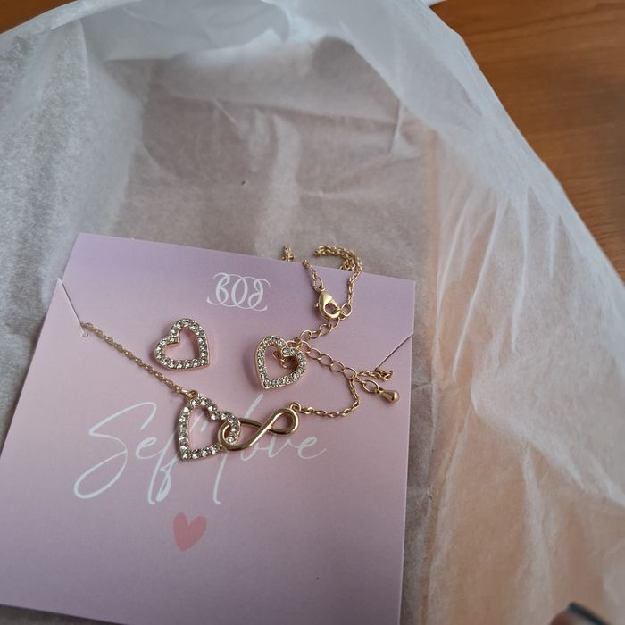 Бижута обици и синджирче