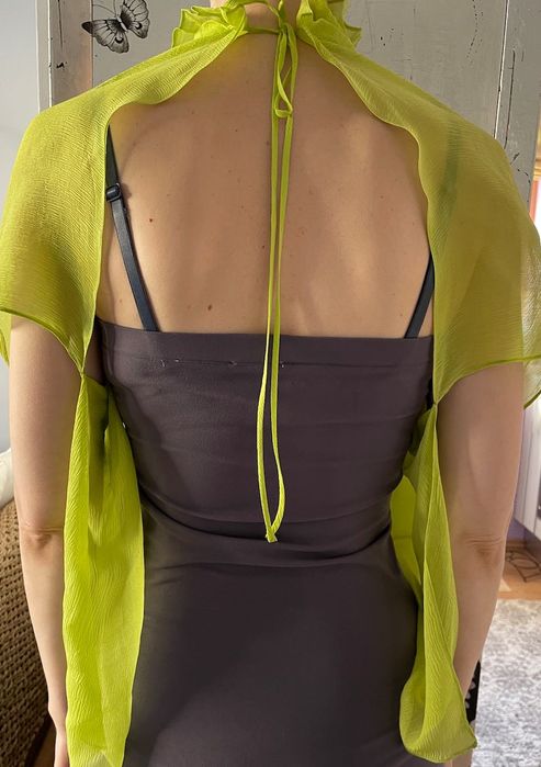 Top verde-fistic cu spatele gol - o piesa cadou superba