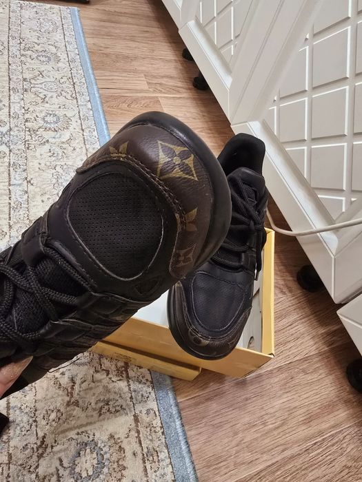 Кроссовки женские