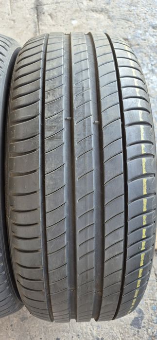 2 anvelope vara Michelin 215/50/18.Pretul este pe bucata.