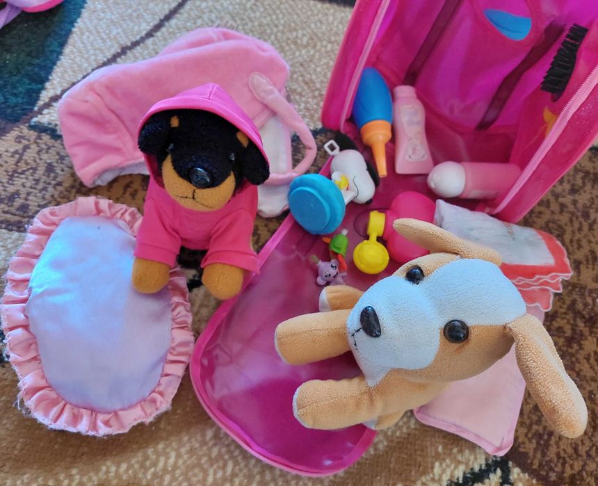 Лот от кученца с чантички и аксесоари за 10 лв