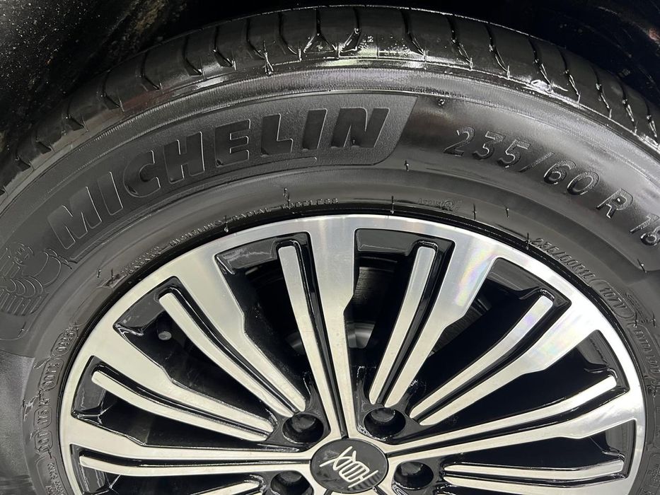Продаю шины Michelin 235/6018