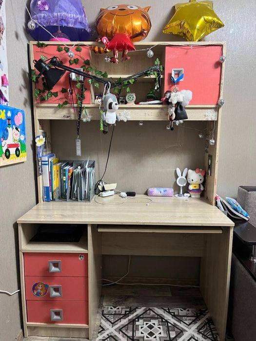 Письменный стол и шкаф