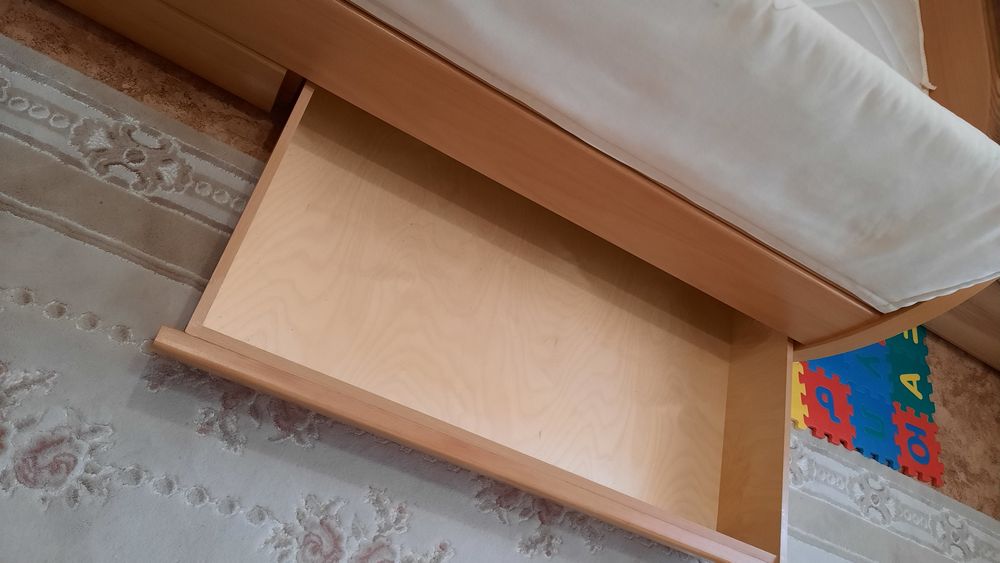 Кровать детская деревянная