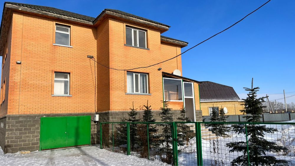 Продается просторный трех этажный дом