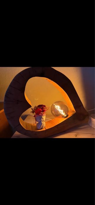 Lampa de masa  din lemn masiv