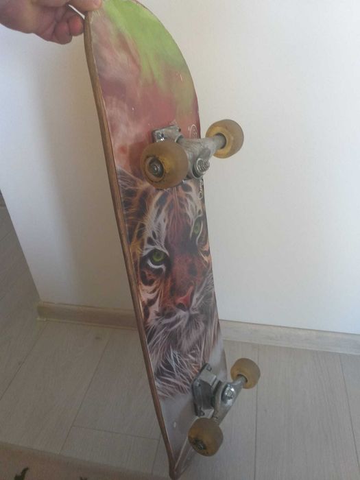Skateboard disponibil nefolosit