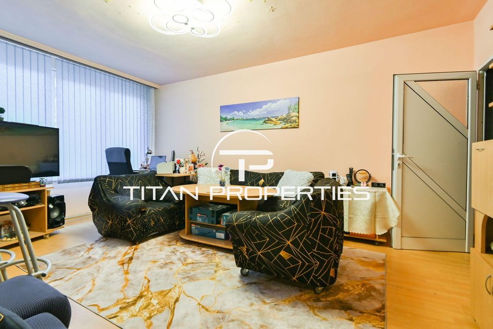 Тристаен за продажба в кв. Стрелбище